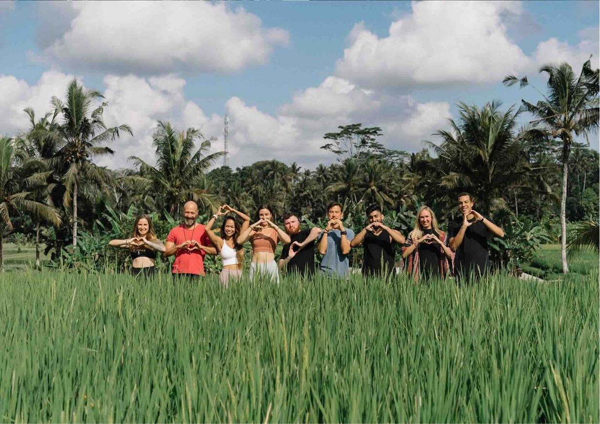 Breathingcoldbali - facilitator training in india or bali - all participants stand in a ricefield lookling alive and happy